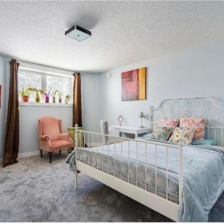 Elegant Garden Suite&2Mins Bus Station Close Lrt& Free Parking YYC Dış mekan fotoğraf