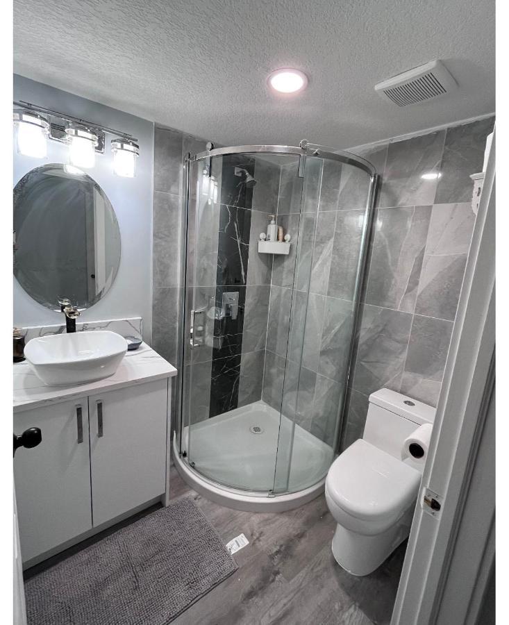 Elegant Garden Suite&2Mins Bus Station Close Lrt& Free Parking YYC Dış mekan fotoğraf