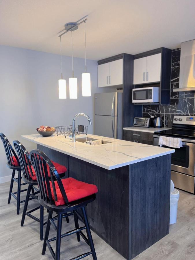 Elegant Garden Suite&2Mins Bus Station Close Lrt& Free Parking YYC Dış mekan fotoğraf