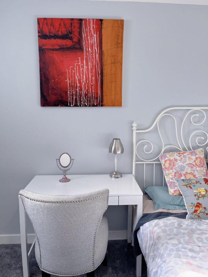 Elegant Garden Suite&2Mins Bus Station Close Lrt& Free Parking YYC Dış mekan fotoğraf