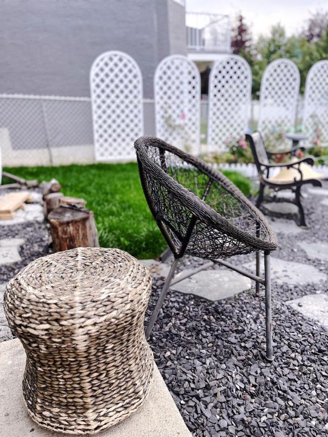Elegant Garden Suite&2Mins Bus Station Close Lrt& Free Parking YYC Dış mekan fotoğraf