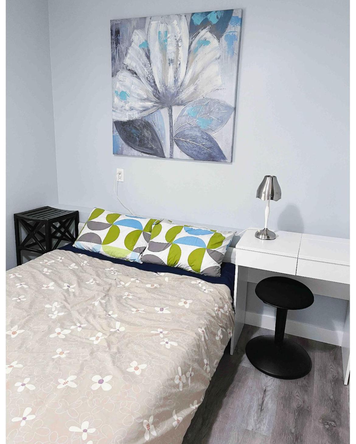 Elegant Garden Suite&2Mins Bus Station Close Lrt& Free Parking YYC Oda fotoğraf